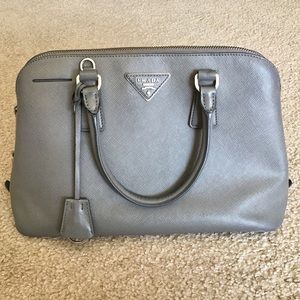 ❌ SOLD ❌Prada Saffiano Lux Medium